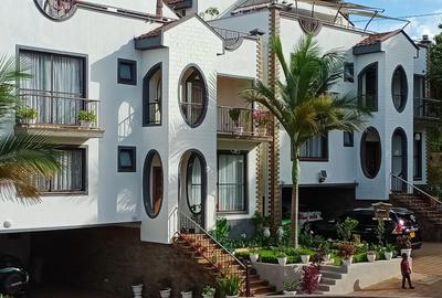 5 Bed Townhouse with En Suite in Westlands Area