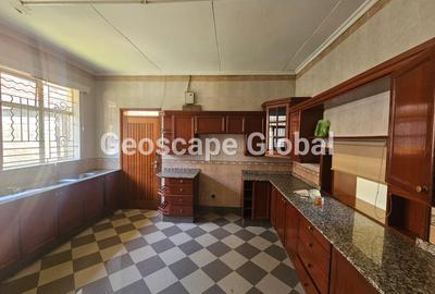 5 Bed House with En Suite in Spring Valley