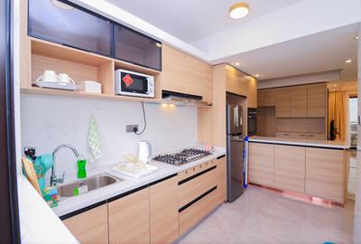 Serviced 3 Bed Apartment with En Suite in Riverside - 2