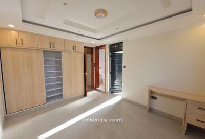 4 Bed Townhouse with Garden in Membley