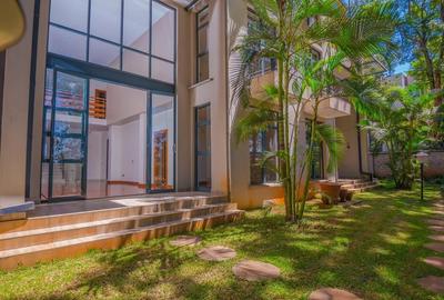 3 Bed Apartment with En Suite in Westlands Area - 2