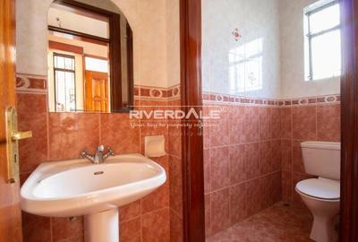 5 Bed Townhouse with En Suite in Brookside