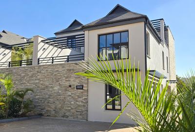 5 Bed Townhouse with En Suite at Palm Valley