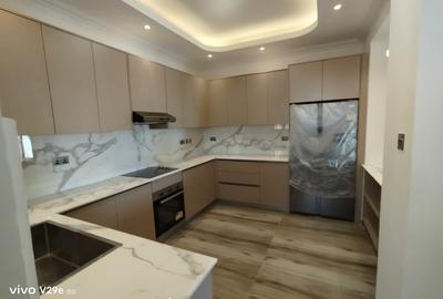 2 Bed Apartment with En Suite at Brookside Area - 4