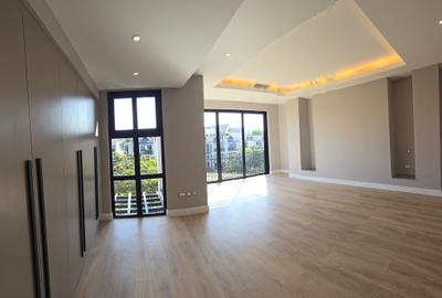 4 Bed House with En Suite in Runda - 4