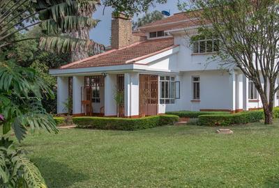 5 Bed House with En Suite at Runda