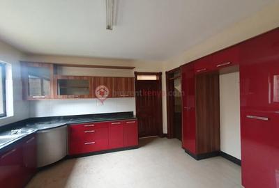 5 Bed House with En Suite at Lavington