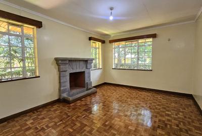 5 Bed House with En Suite in Runda