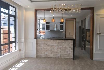 4 Bed House with En Suite in Membley - 2