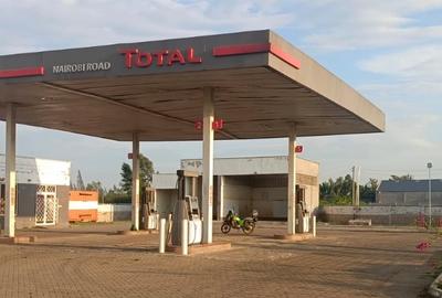 6 Bed House with Borehole at Total Petrol Station