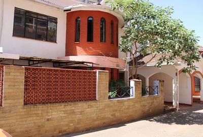 5 Bed Townhouse with En Suite at Westlands