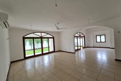 4 Bed Villa with En Suite in Nyali Area