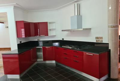 5 Bed Townhouse with En Suite in Runda