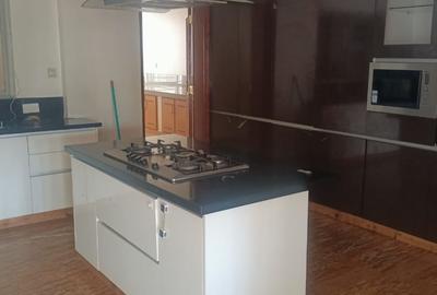 Serviced 4 Bed Apartment with En Suite in Kileleshwa