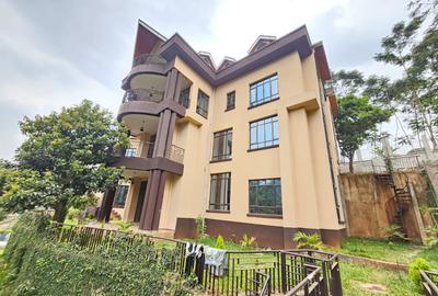 9 Bed House with En Suite in Nyari