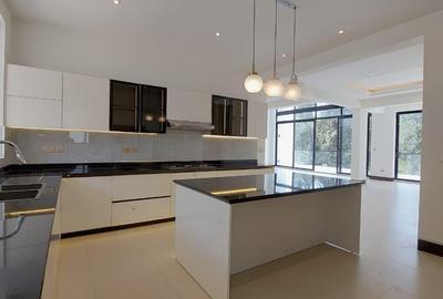 5 Bed Villa with En Suite in Westlands Area - 4