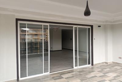 3 Bed Apartment with En Suite in Riverside