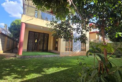 5 Bed House with En Suite in Lavington - 3