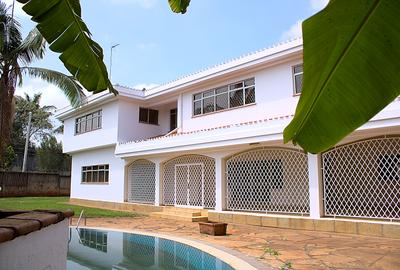 5 Bed House with En Suite in Runda