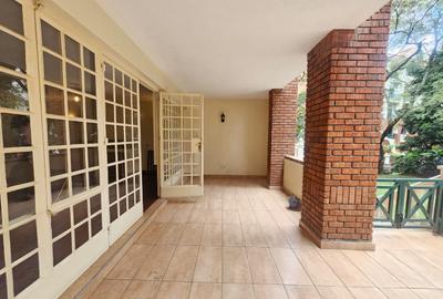 4 Bed Apartment with En Suite in Riverside - 2