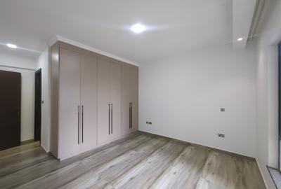 2 Bed Apartment with En Suite in Brookside - 4