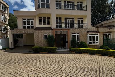5 Bed Townhouse with En Suite at Chalbi Drive