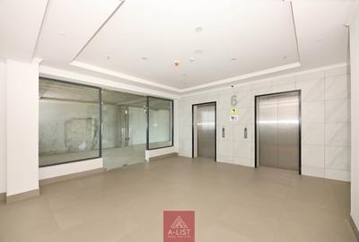 3,000 ft² Commercial Property with Service Charge Included at Riverside