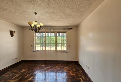 5 Bed House with En Suite in Runda - 3