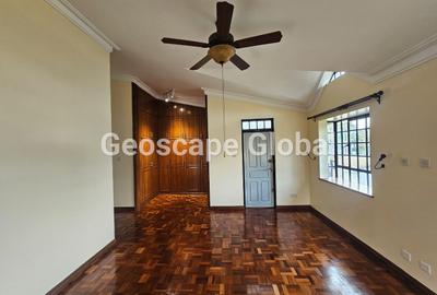 5 Bed House with En Suite in Runda - 4