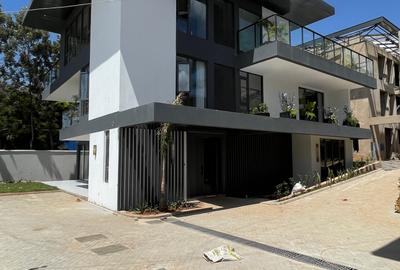 5 Bed Villa with En Suite in Lavington