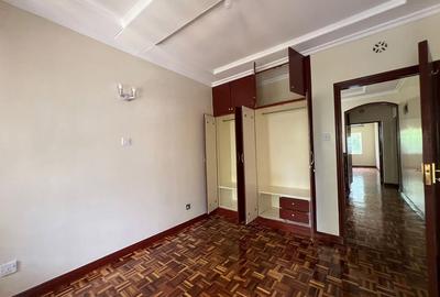 4 Bed Townhouse with En Suite at Hatheru Road - 2