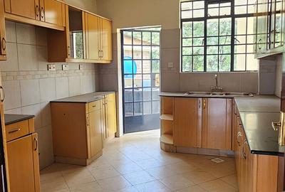 3 Bed Apartment with En Suite in Kileleshwa