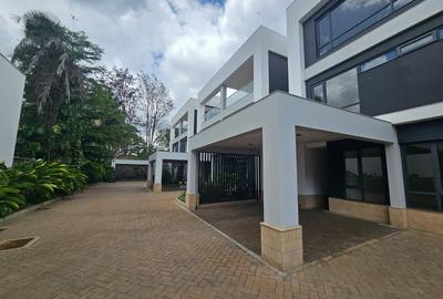 5 Bed Townhouse with En Suite in Spring Valley