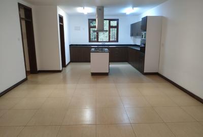 3 Bed Apartment with En Suite in Riverside
