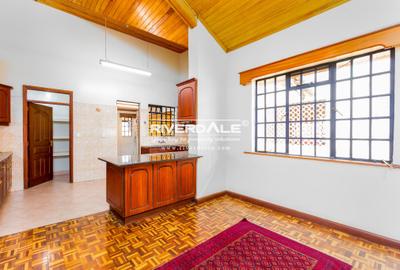 4 Bed Apartment with En Suite in Brookside