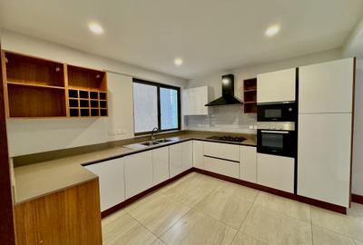 Serviced 3 Bed Apartment with En Suite in Rhapta Road