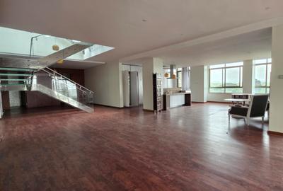 4 Bed Apartment with En Suite in Parklands - 4