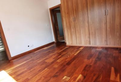 5 Bed Villa with En Suite in Lavington - 3