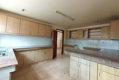 6 Bed House with En Suite in Karen