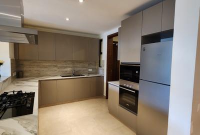 Serviced 2 Bed Apartment with En Suite at Manderaroad - 2