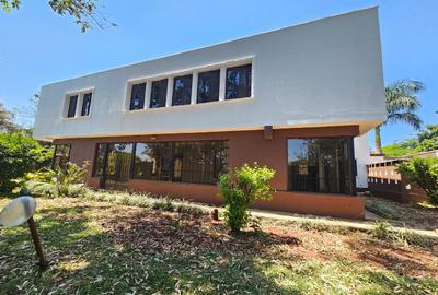 6 Bed House with En Suite in Runda