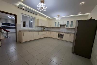 3 Bed Apartment with En Suite in Westlands Area