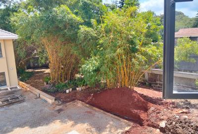 4 Bed House with En Suite in Lavington