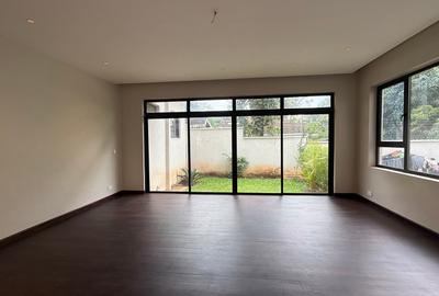 5 Bed Townhouse with En Suite in Lavington - 4