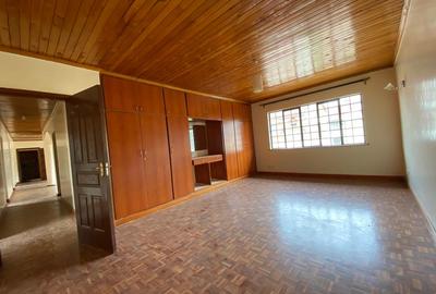 3 Bed Apartment with En Suite in Lavington