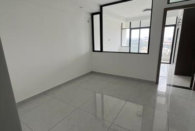 1 Bed Apartment with En Suite in Westlands Area - 3