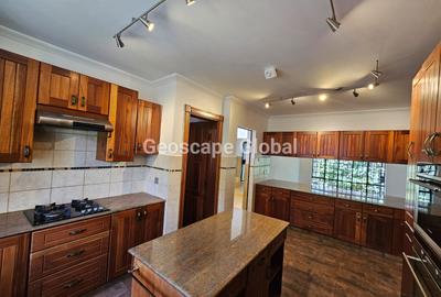 4 Bed Townhouse with En Suite in Spring Valley - 3