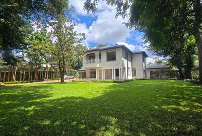 5 Bed House with En Suite in Runda