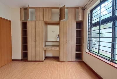 6 Bed Townhouse with En Suite in Lavington