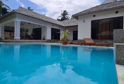 3 Bed Villa with En Suite at La-Marina - 2